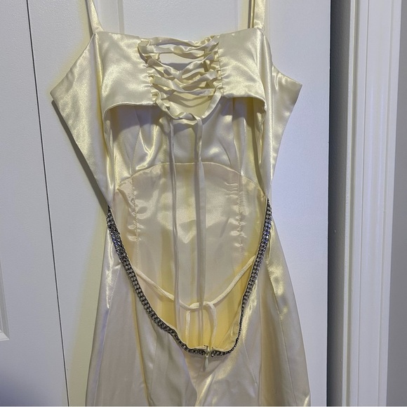 Alyce Design White Spaghetti Strap Open Back Simple Wedding/Prom/Event Dress - Picture 4 of 9